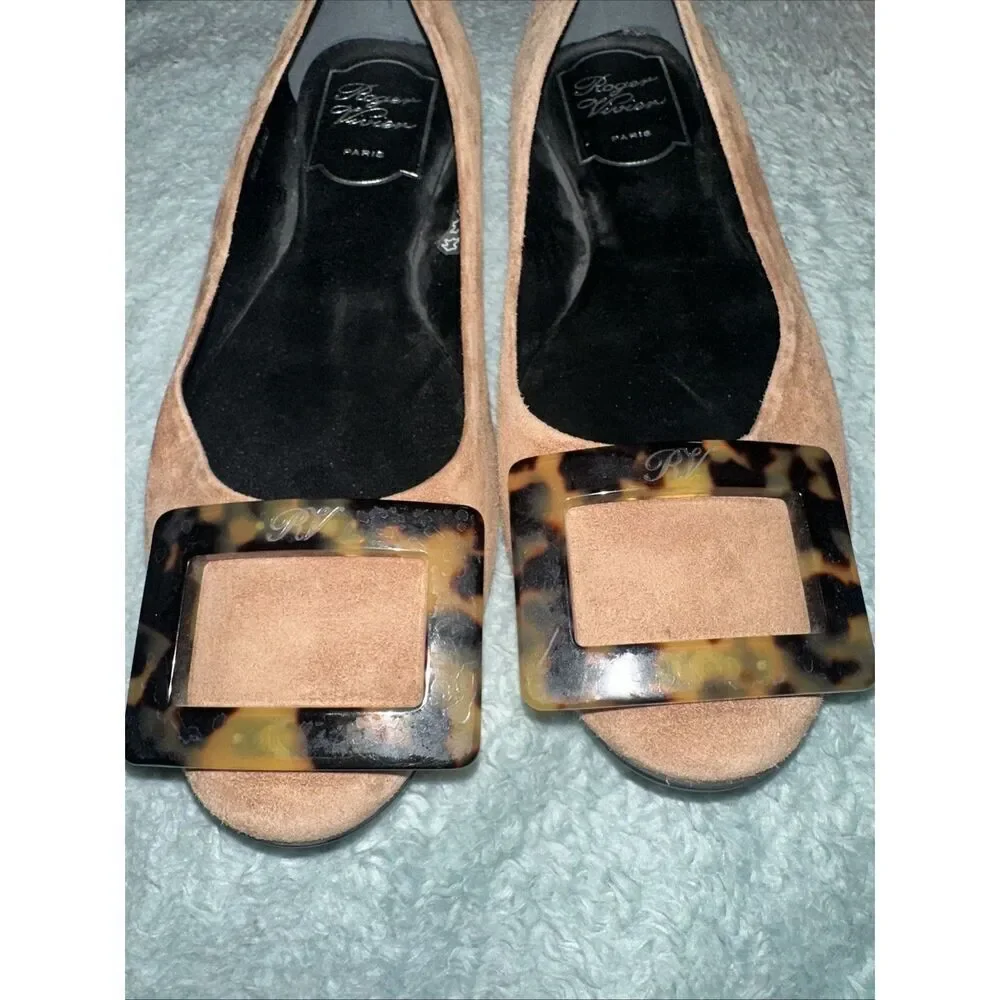 Roger Vivier Tan Suede Tortoiseshell Buckle Flats Size 35/US 5